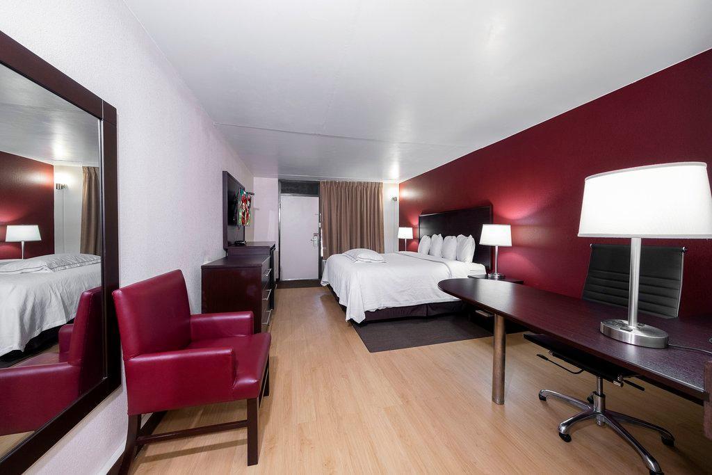 Red Roof Inn Plus+ Huntsville - Медісон Екстер'єр фото